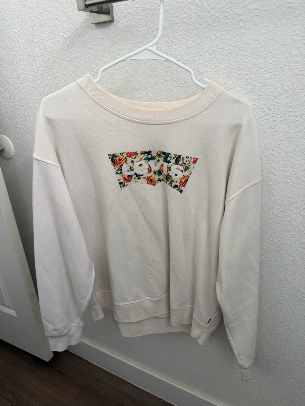 Levi’s Cream Floral-Print Pullover Sweatshirt - Women's Sweater